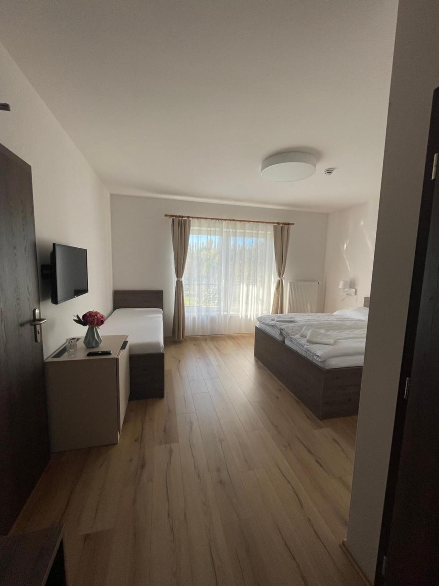 Zafir Hotel Dunajska Streda Ngoại thất bức ảnh