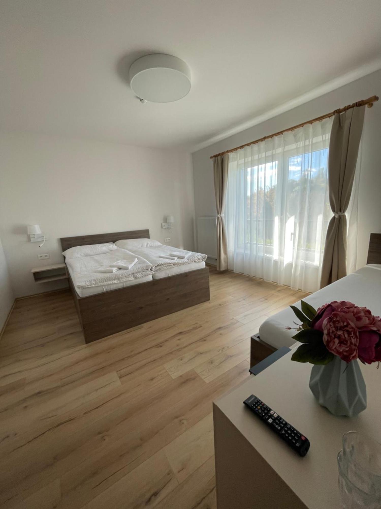 Zafir Hotel Dunajska Streda Ngoại thất bức ảnh